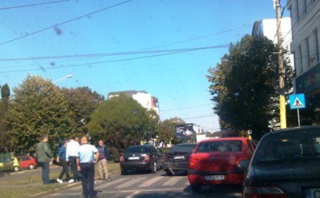 Accident rutier pe bulevardul Mamaia: doi pietoni, acroşaţi de o maşină